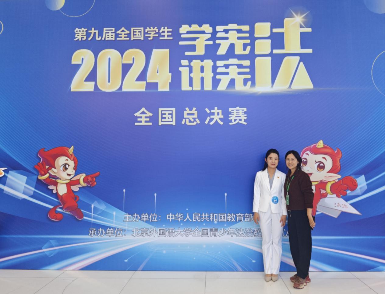 图为项梦云与指导教师姚俊